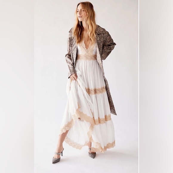 Spell and the Gypsy X Free People - Ocean Gown - White - Rare SZ Large - NWT - Picture 4 of 7